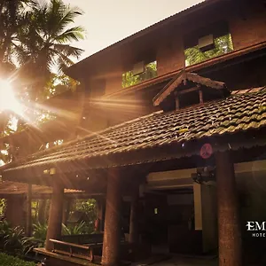 Emarald Resort Pulamanthole